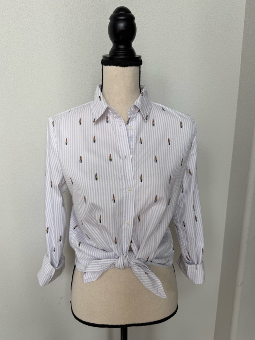 Banana Republic Dillon Shirt Button-Down with Stripes and Lipstick Motif